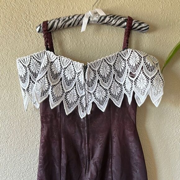 Susan Roselli Elegant Lace Off-Shoulder Dress - Picture 9 of 11